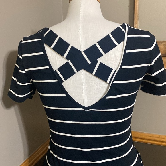 Feager casual black & white striped short sleeve criss cross back dress size s - Picture 6 of 8